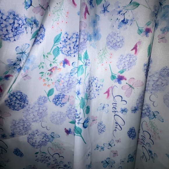 Chic Long Sleeve Floral Dress in Blue and White - Picture 12 of 14